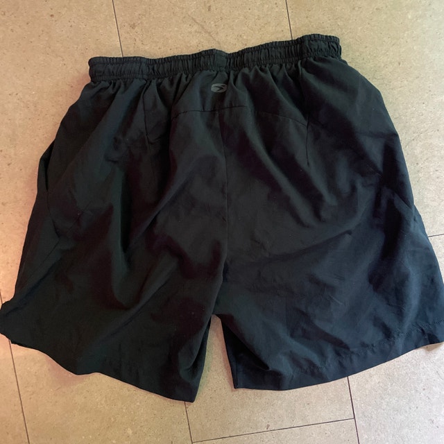 Sugoi Black Titan 7" shorts - Med/Large - photo 2