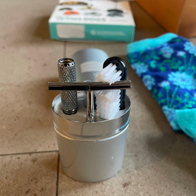 Selling a bunch of great loot bag items -$2 each - photo 2