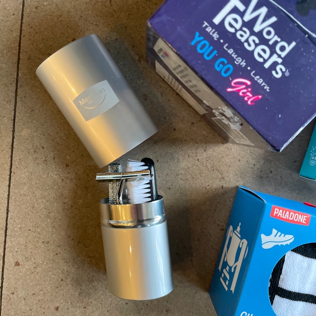 Selling a bunch of great loot bag items -$2 each - photo 3