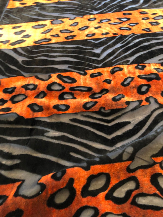 Gorgeous leopard and tiger print Black velvet and sheer scarf - photo 3