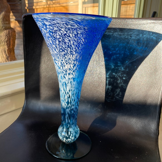 Gorgeous Vintage Tall Murano Art Glass Vase-Blue & White - photo 4