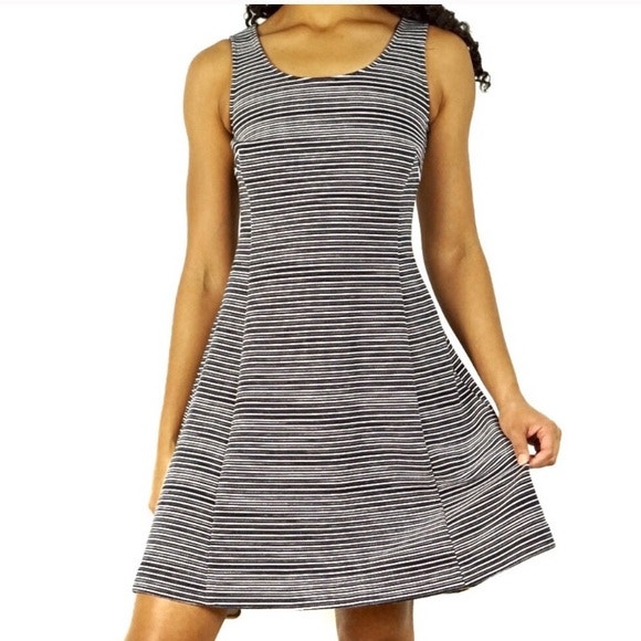 Stunning Banana Republic Sleeveless Skater Dress - Size 2P