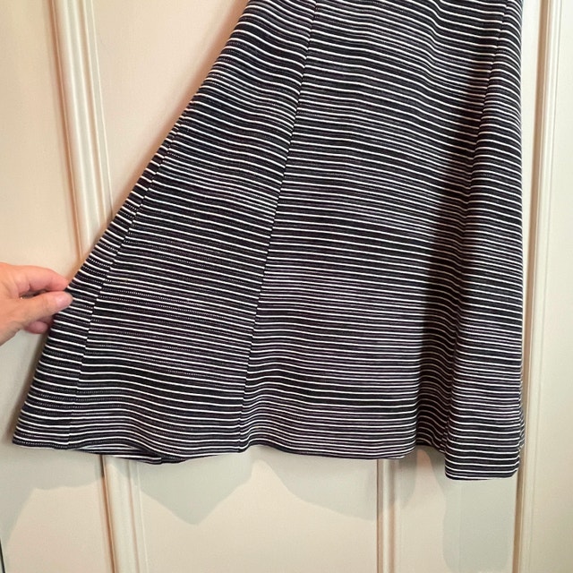 Stunning Banana Republic Sleeveless Skater Dress - Size 2P - photo 4