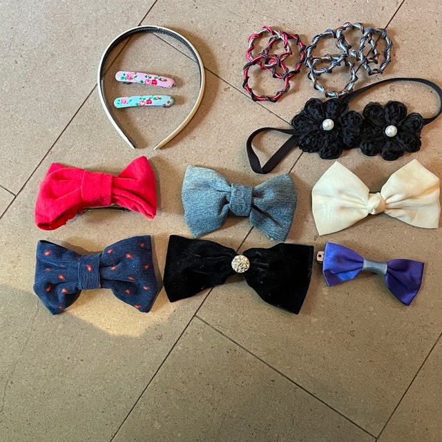 Bunch of hair bows, clips, bands - 17 pieces