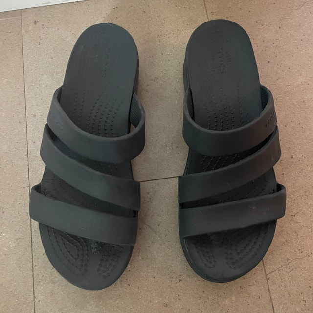 Crocs Black Getaway Strappy Sandals-Size 8 Wide