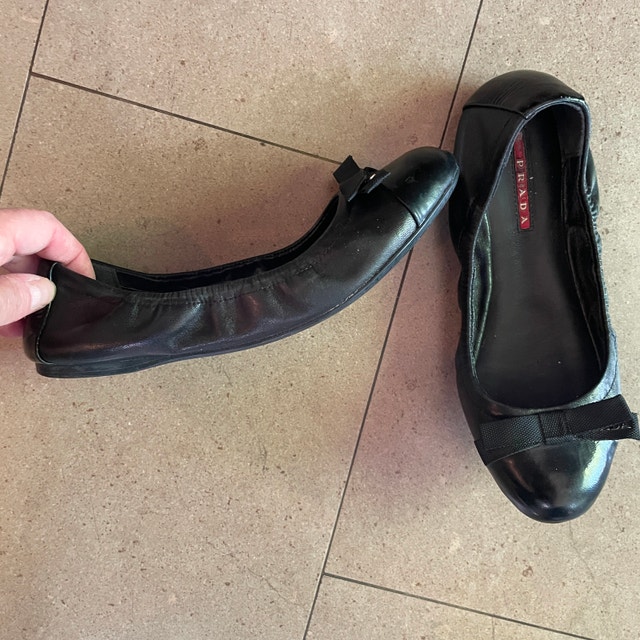 Prada Black Patent Leather Scrunch Ballet Flats Size 36 - photo 3