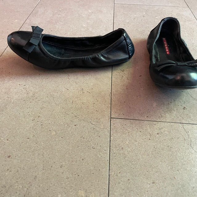 Prada Black Patent Leather Scrunch Ballet Flats Size 36 - photo 5