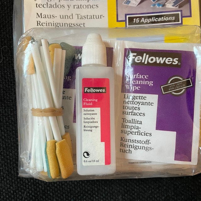 Fellowes Computer Mouse and Keyboard Cleaning Kit Model 99713 - photo 3