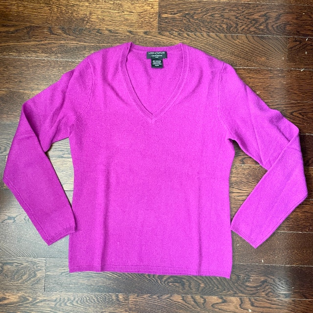 Lord & Taylor purple V-neck 100% Cashmere Sweater-Small Petite