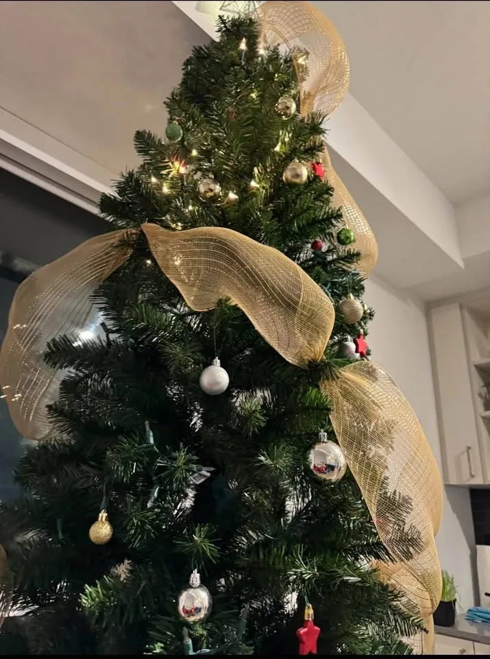 8.5ft Christmas Tree 🎄 includes all decor - photo 3