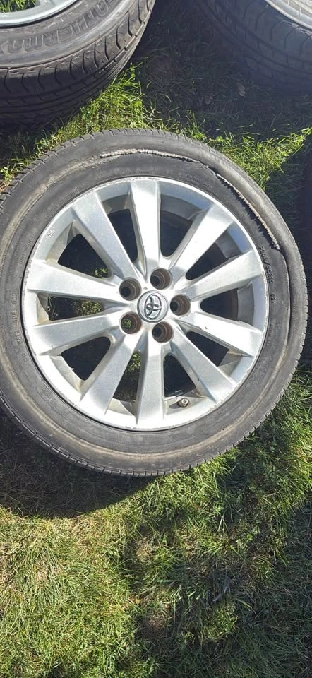 Toyota Corolla OEM rims - photo 2