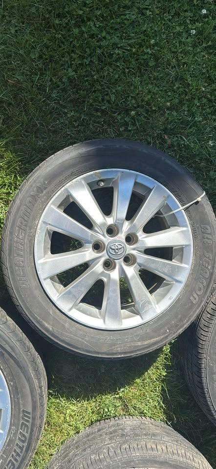 Toyota Corolla OEM rims - photo 4