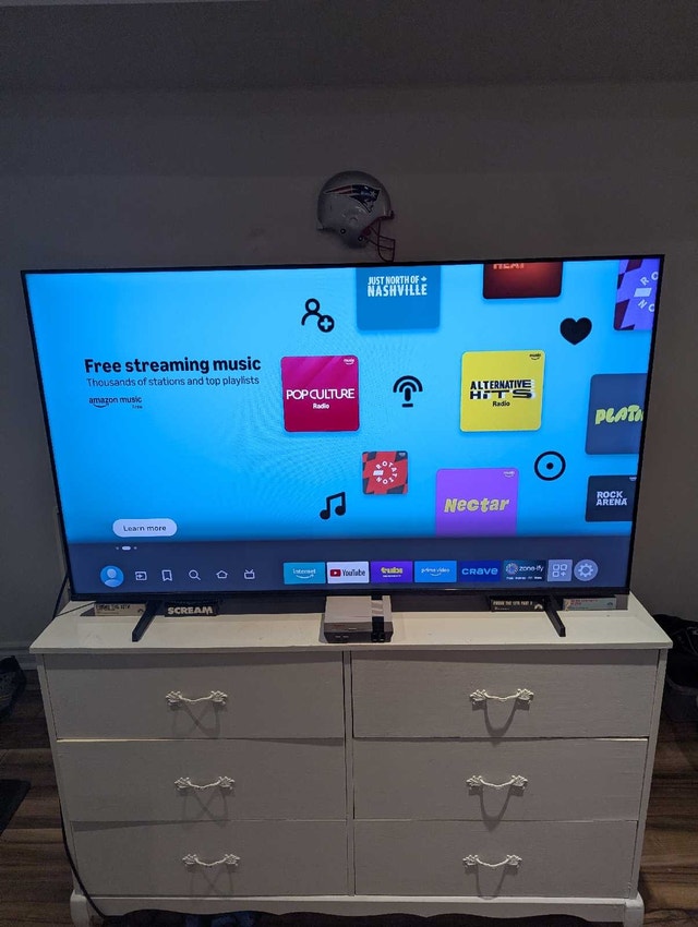 Hisense 50 Inch MiniLED QD7 Series 4K TV - photo 2