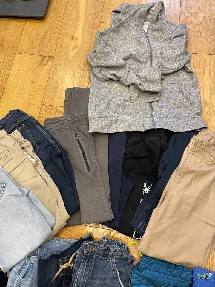 Big garbage bag of boys clothing - photo 3