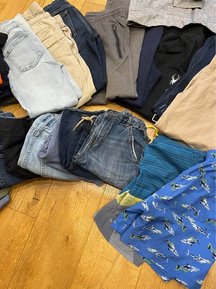 Big garbage bag of boys clothing - photo 4