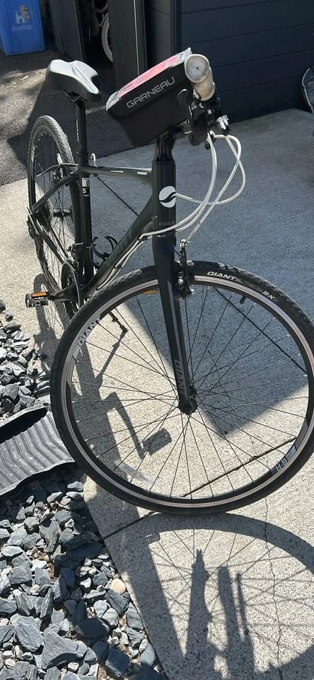 Giant Escape Hybrid Bike - photo 2