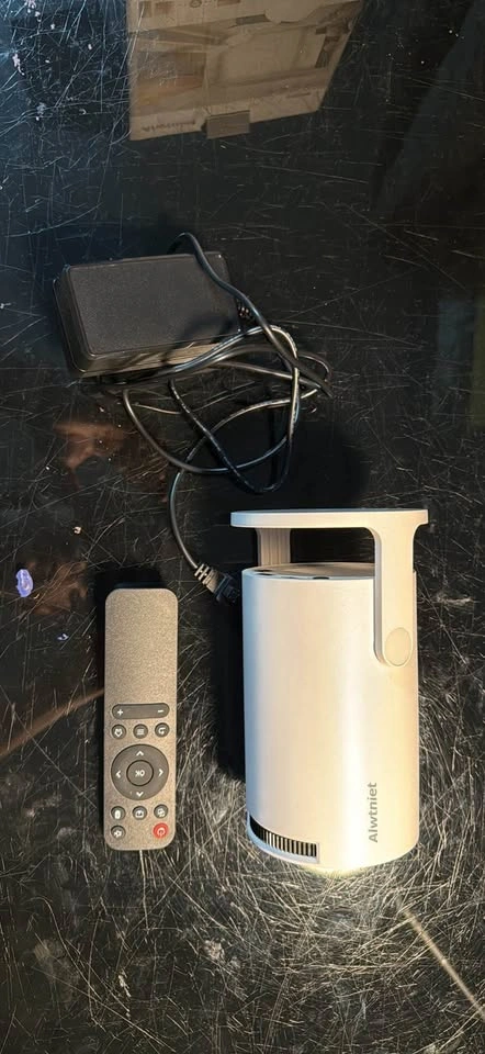 Alwtniet Portable Projector - photo 3