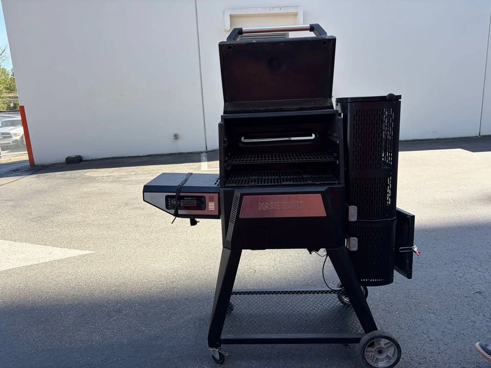 Master Built Gravity Series 560 Charcoal Smart Grill & Smoker - photo 3