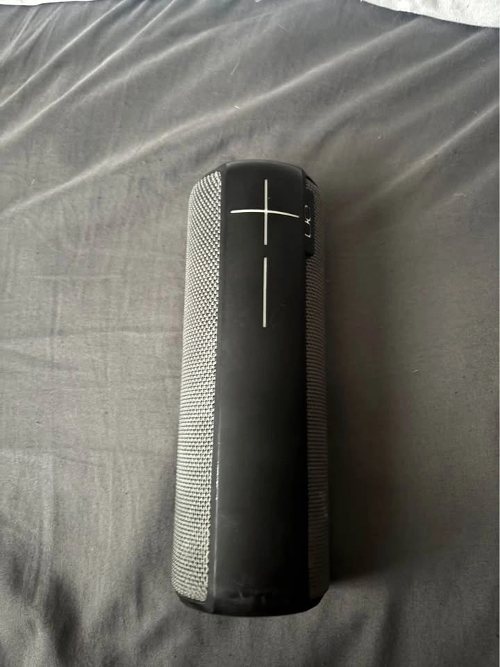 Logitech Ultimate Ears Boom 3 LIKE NEW