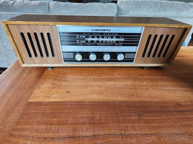 Vintage Concerto Radio