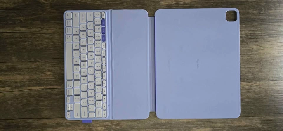 Logitech Flip Folio Keyboard Case for iPad Pro/Air 13-inch - photo 3