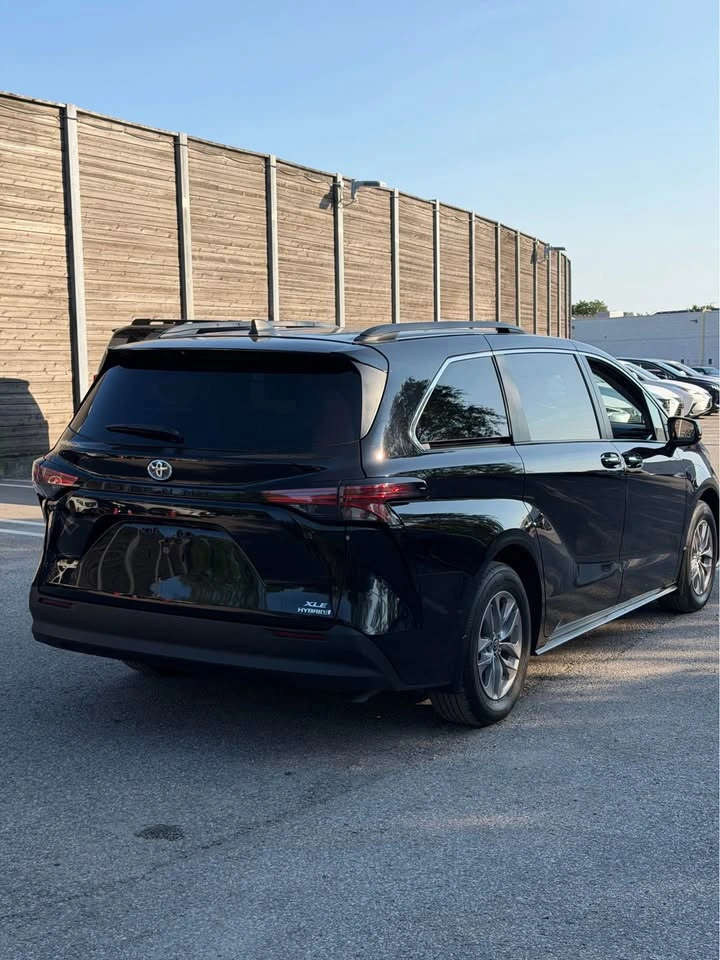 2022 Toyota Sienna - photo 3