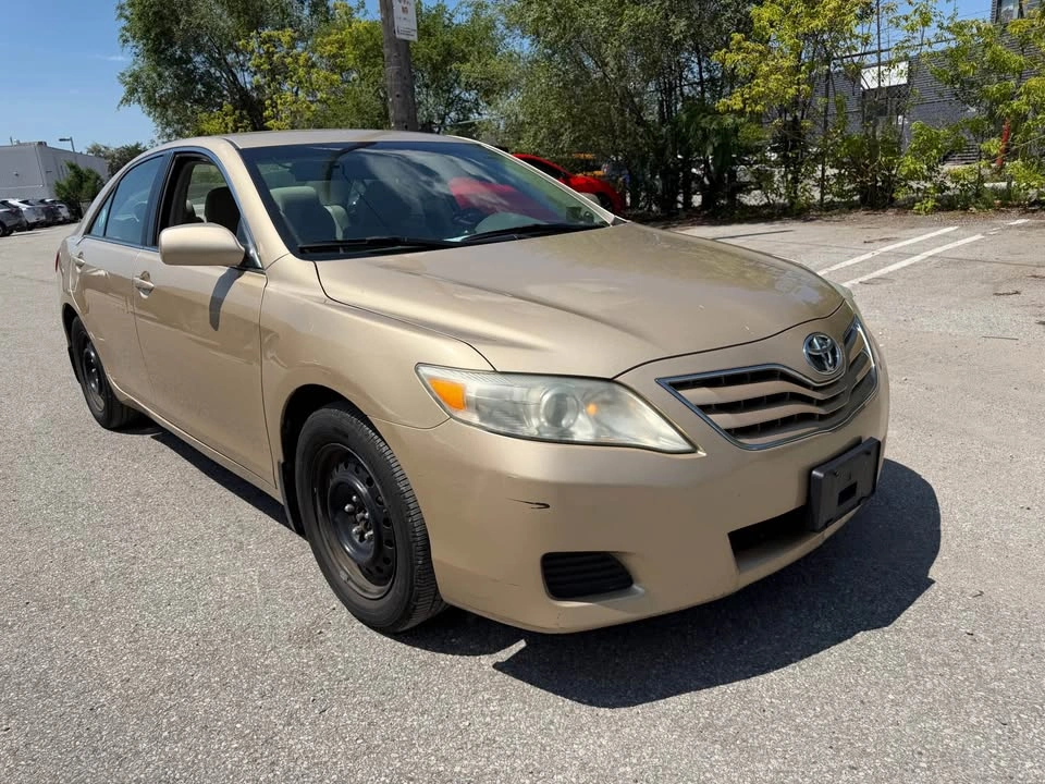 2011 Toyota Camry - photo 2