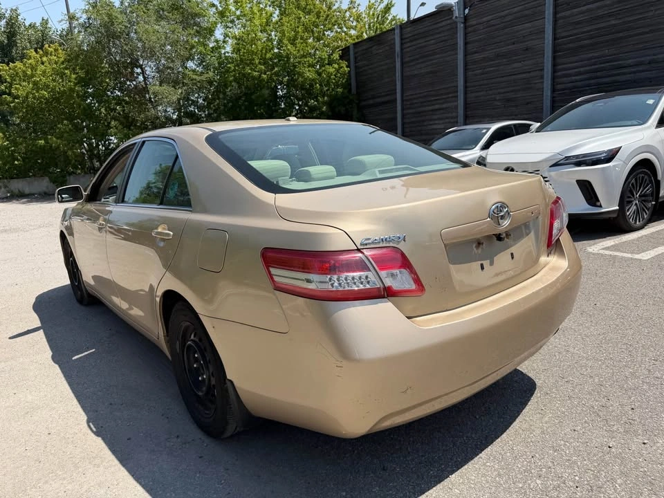 2011 Toyota Camry - photo 5