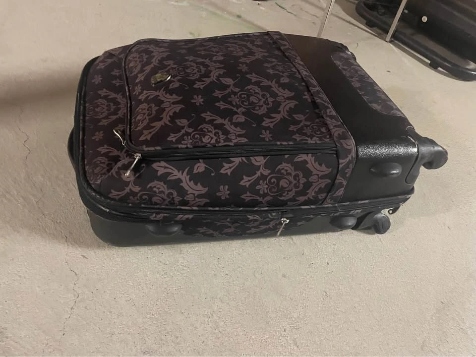 Suitcase - photo 2