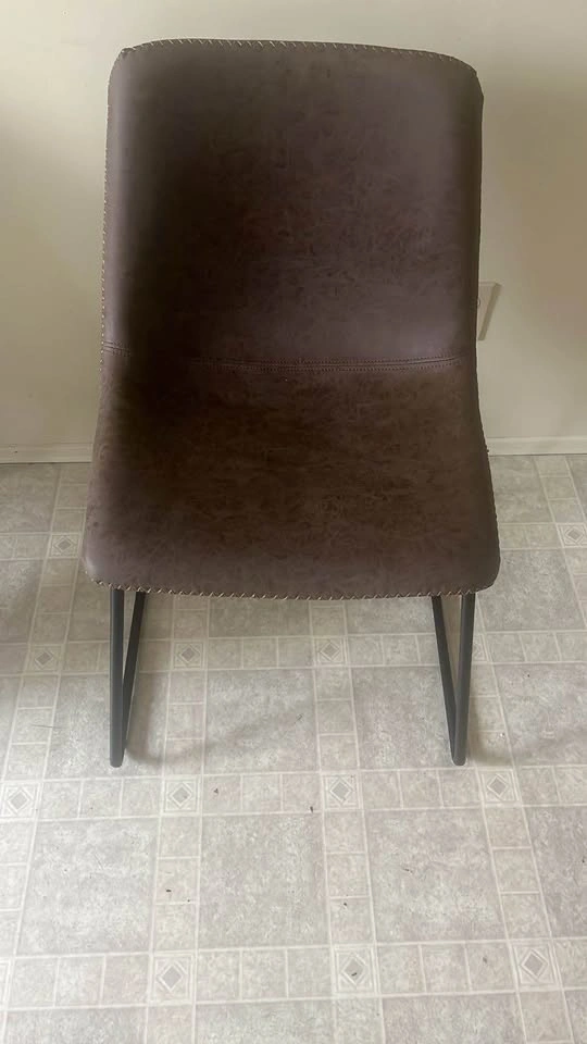 Brand New Dining Table with 4 Chairs – Beautiful & Sturdy - photo 3