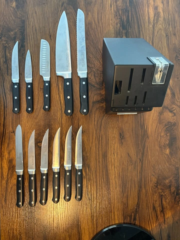 Kitchen Sale: Pots, Pans, Knives, Toaster, and More - photo 3