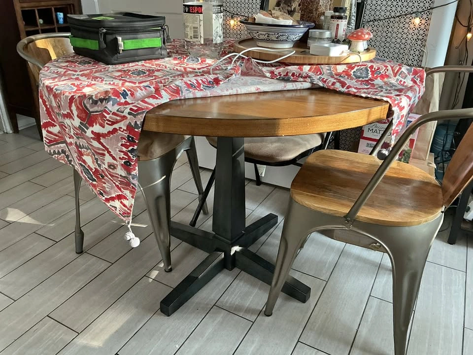 Table & 2 Chairs