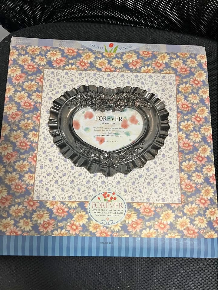 Vintage Floral Photo Album – Holds 160 Photos (Heart Frame Cover