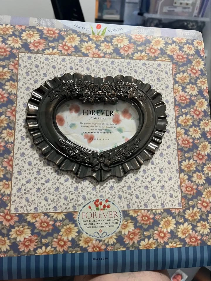Vintage Floral Photo Album – Holds 160 Photos (Heart Frame Cover - photo 2