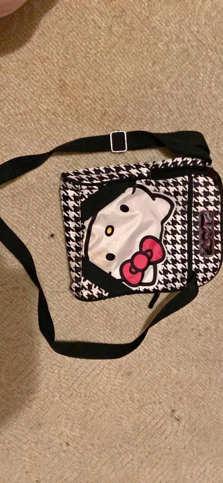 Childish hello Kitty — smaller purse