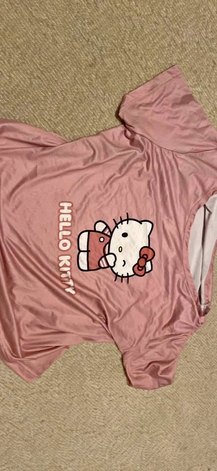 Off-shoulder hello Kitty pink t-shirt