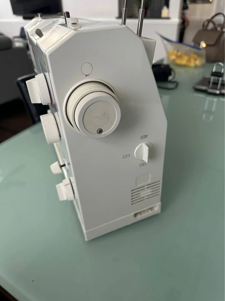 Bernina Sewing Machine 1008 - photo 4