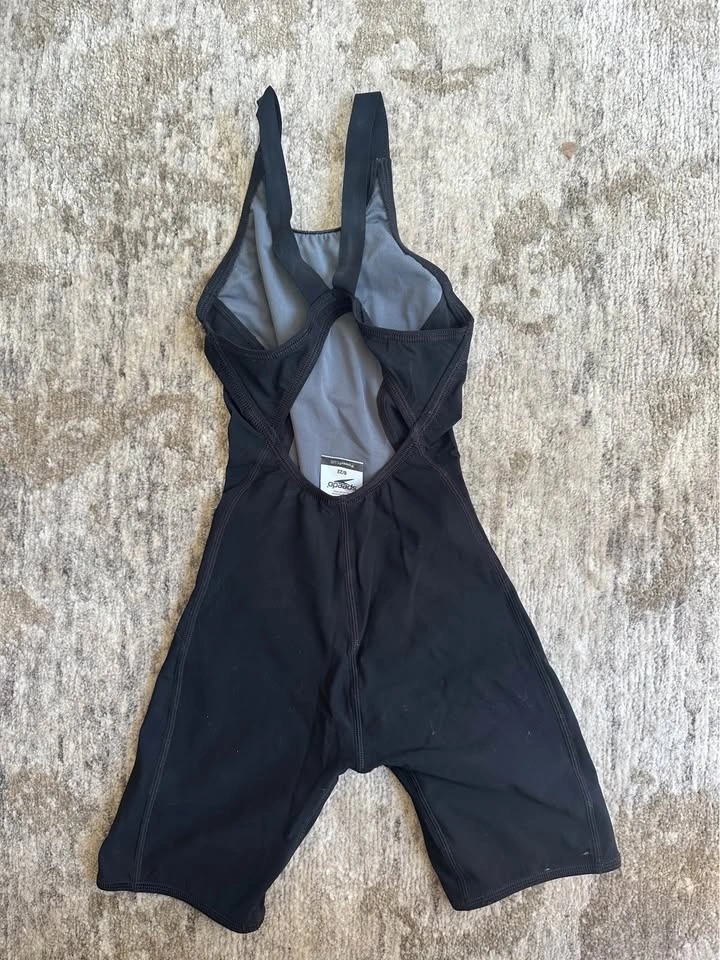Speedo race suit youth size 22 - photo 2