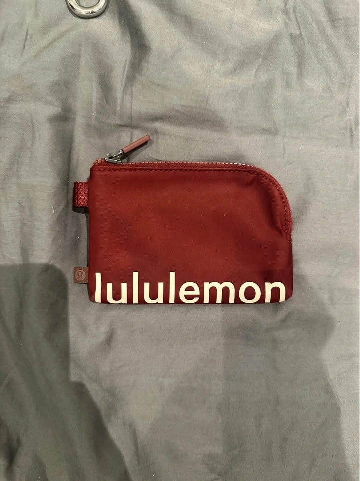 Lululemon keychain and wallet - photo 2
