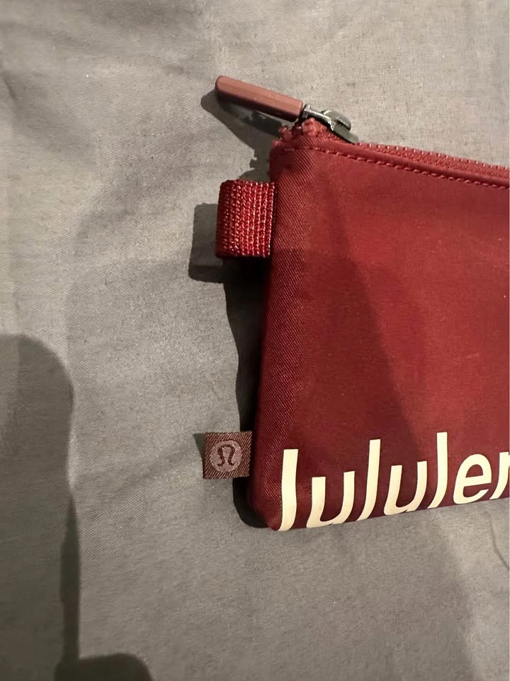 Lululemon keychain and wallet - photo 3
