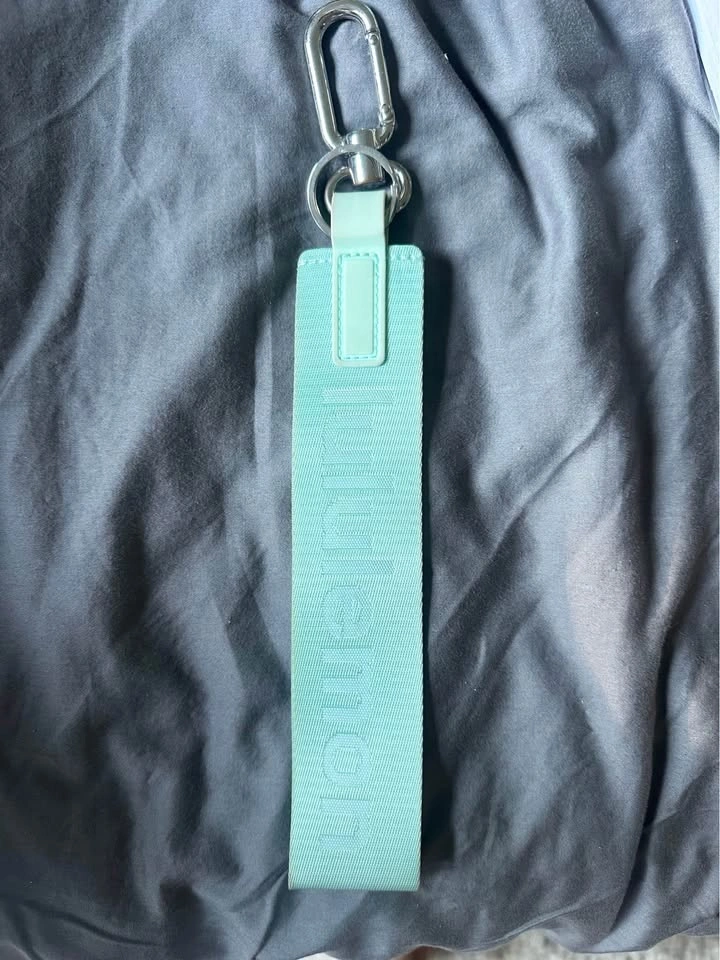 Lululemon keychain and wallet - photo 4