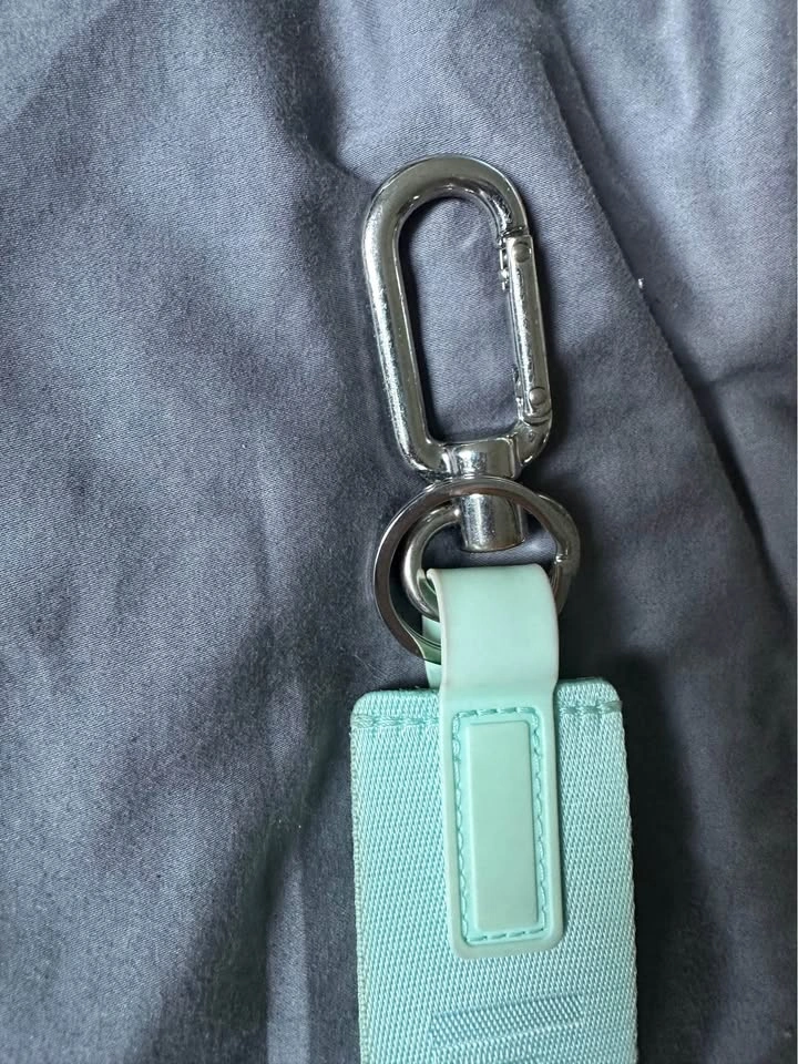 Lululemon keychain and wallet - photo 5