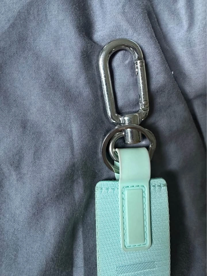 Lululemon keychain - photo 3