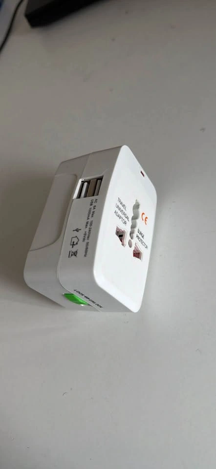Travel Adapter - Universal - photo 2