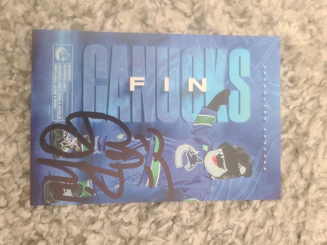 Vancouver Canucks Fin Mascot Autographed Cards - photo 2