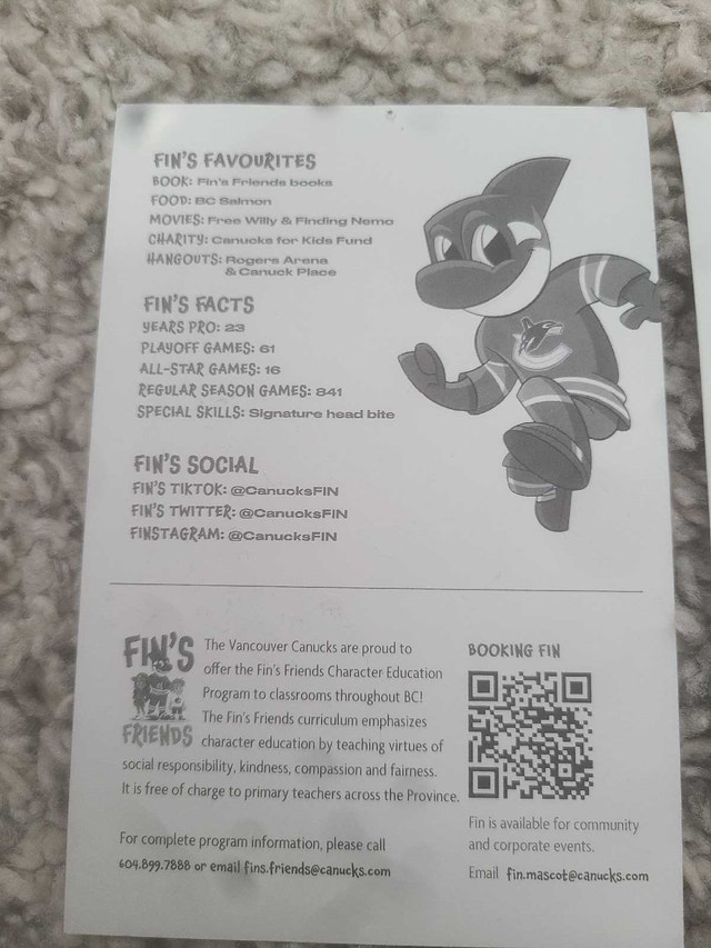 Vancouver Canucks Fin Mascot Autographed Cards - photo 4