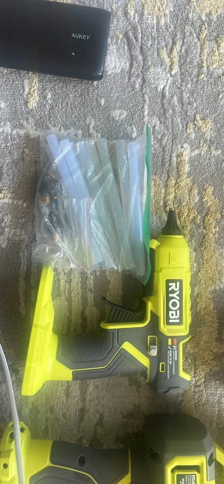 Ryobi ONE+ 18V Tool Package: Zapper, Spotlight, Glue Gun - photo 3