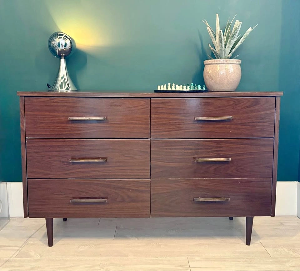 VINTAGE MCM WALNUT 6 DRAWER DRESSER!
