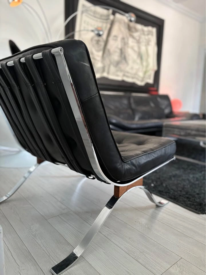 GENUINE LEATHER VINTAGE BARCELONA STYLE CHAIR BY SELIG! - photo 3