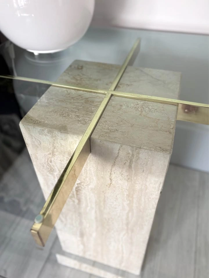 VINTAGE TRAVERTINE AND BRASS POSTMODERN SIDE TABLE! - photo 2